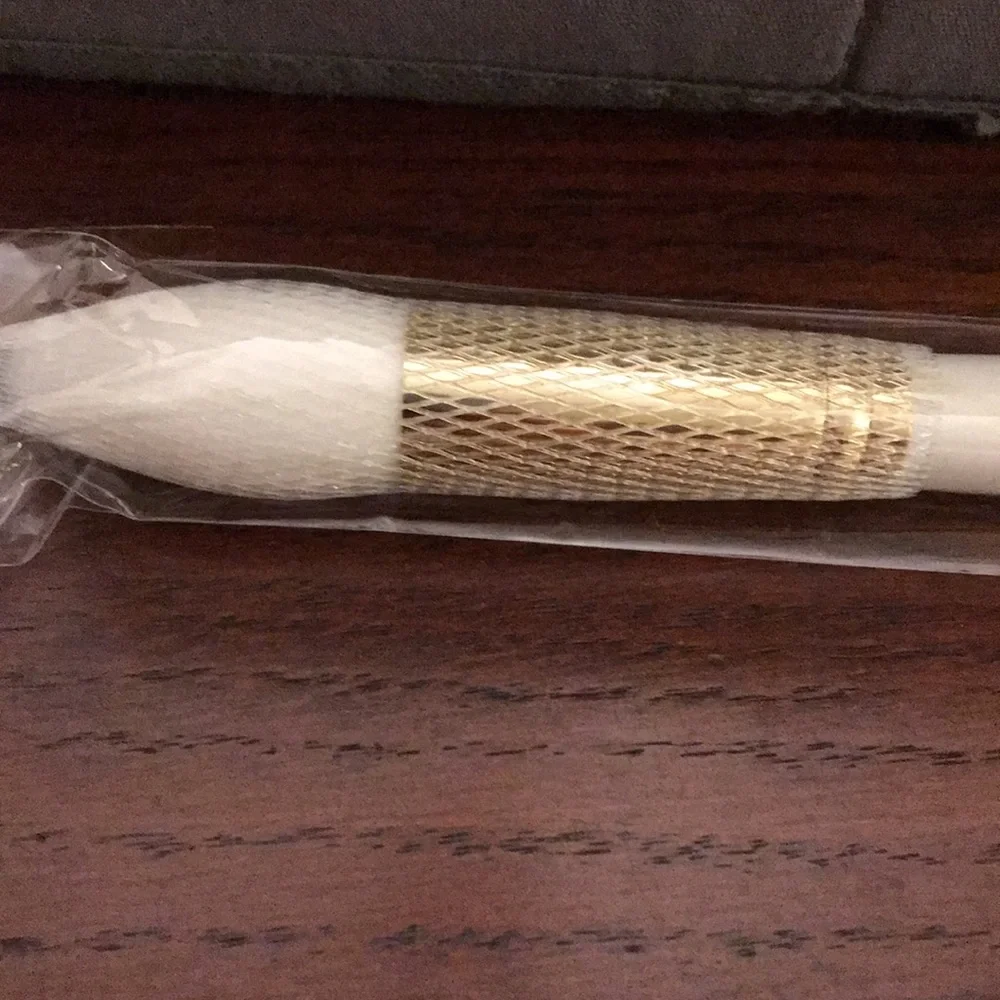 Gigi Gorgeous Contour Brush new